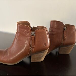 Frye Tan Leather Judith Ankle Booties